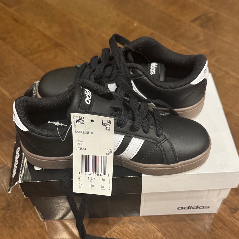 Adidas Classic Black and White Shoes - Picture 6 of 10